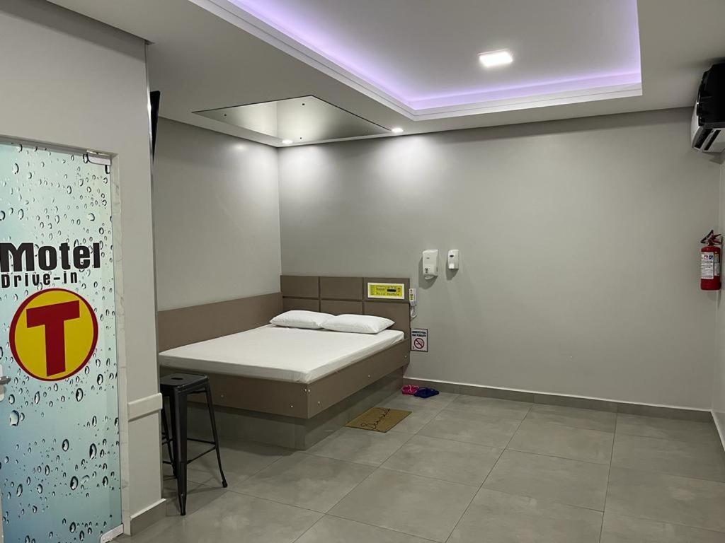 Motel Drive In T - Prolongamento Da Avenida Getulio Vargas Facil Acesso Ao Shopping Patio Chapecó Exterior foto