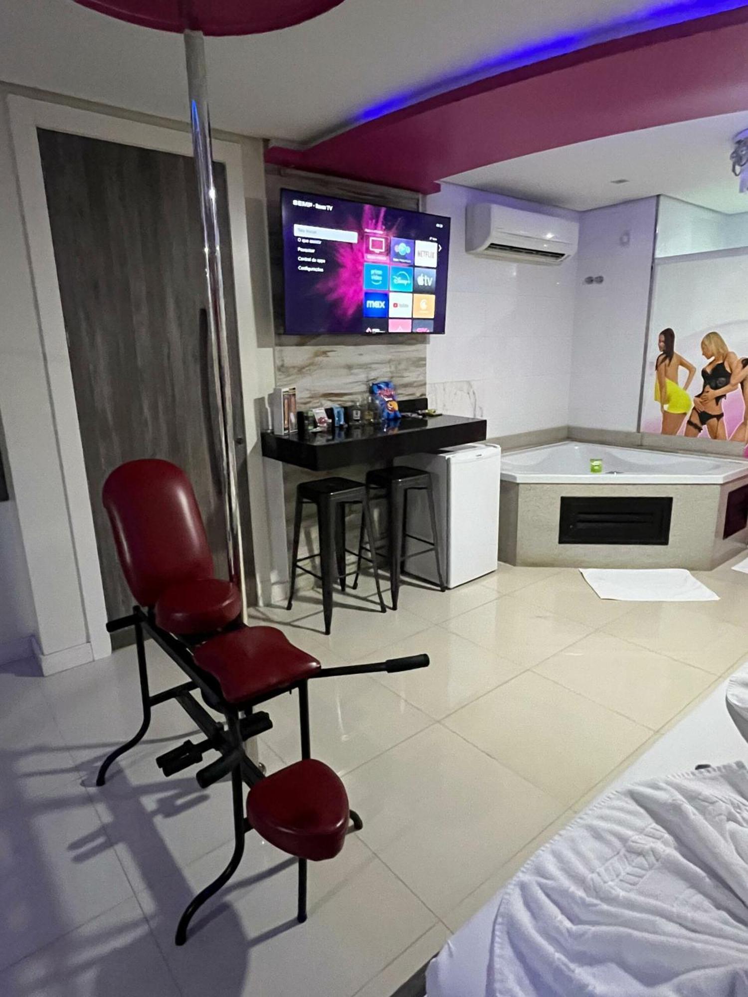Motel Drive In T - Prolongamento Da Avenida Getulio Vargas Facil Acesso Ao Shopping Patio Chapecó Exterior foto